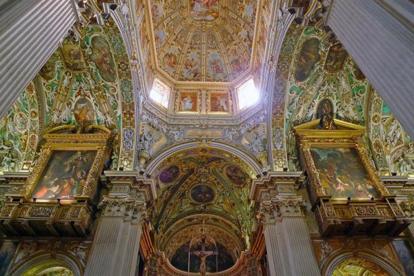 Basiliek van Santa Maria Maggiore in Bergamo foto