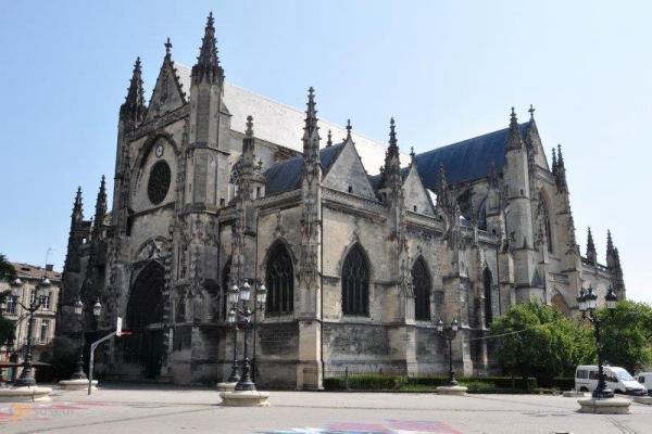 Basilica of Saint-Michel photo