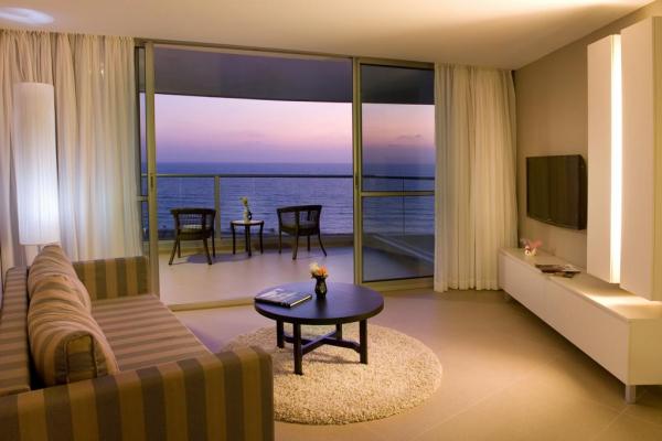 Room at Ramada Hotel and Suites Netanya photo