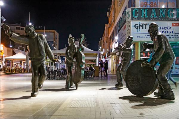 Statues of street musicians photo