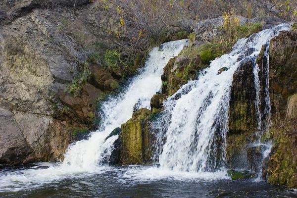 Foto de la cascada de Belovsky