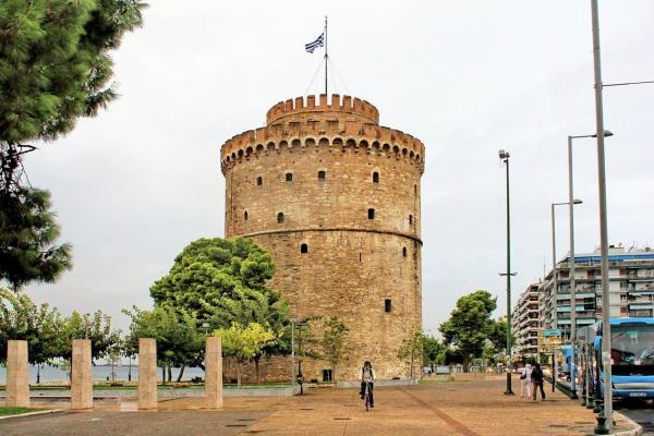 Белая башня фото