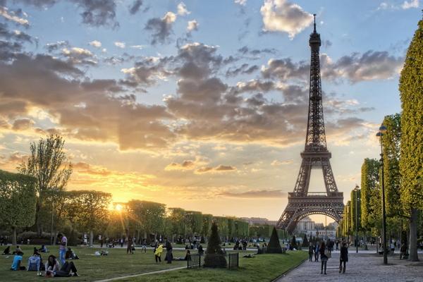 Eiffel tower photo