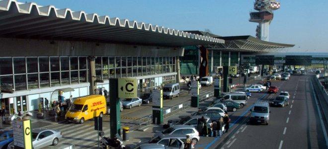 Disembarkation of passengers at the airport