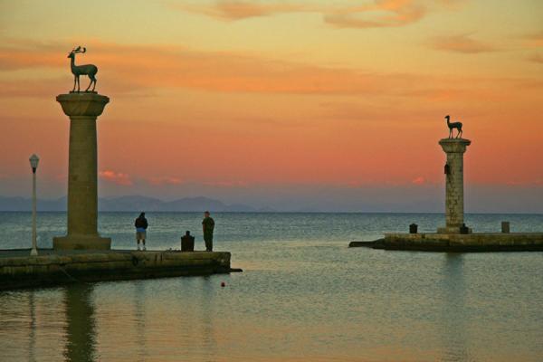 Foto del puerto de Mandraki