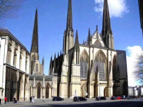 Cathedral of Saint-André in Bordeaux photo