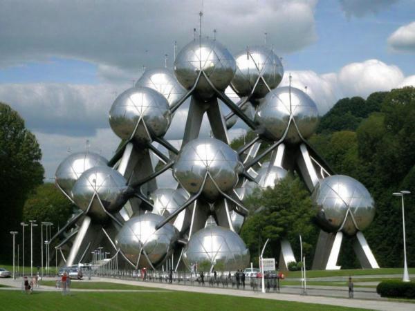 Atomium Monument photo