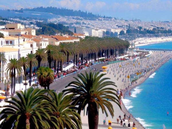 Embankment Croisette photo