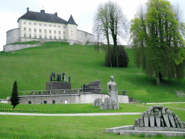 Olesky castle photo