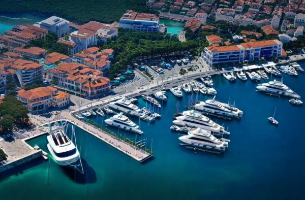 Yacht club Porto Montenegro photo