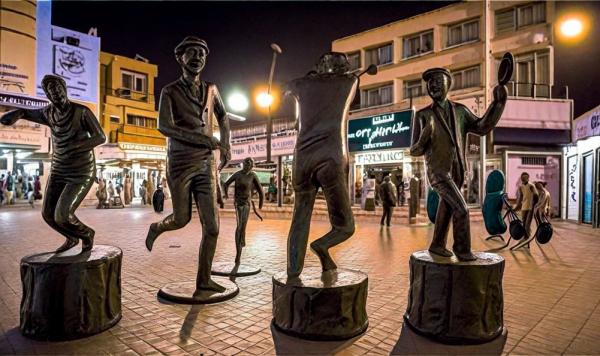 Statues of street musicians photo