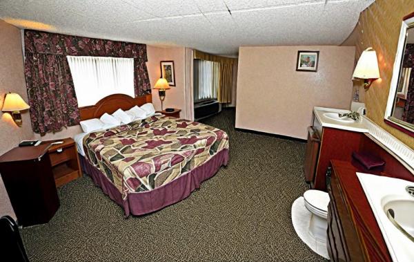 Room at Adam's Airport Inn photo