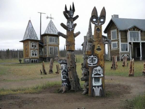 Museum of wooden sculpture photo