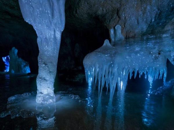 Askinskaya ice cave photo