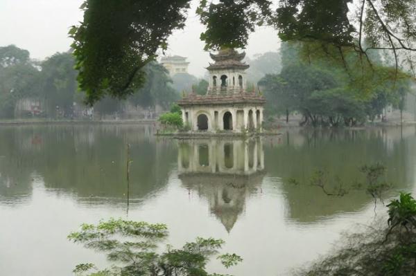 Hoan Kiem Lake photo