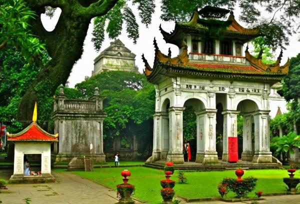 Temple of Literature Photo