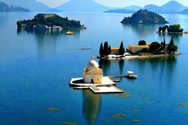 Mouse Island and Monastery Vlacherna photo