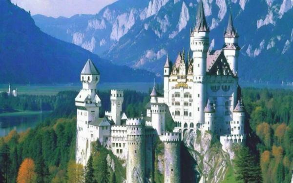 Neuschwanstein Castle photo