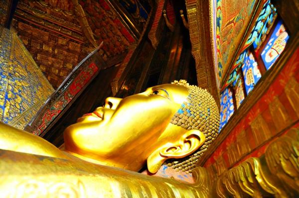 Temple of the Reclining Buddha photo