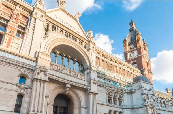 Victoria and Albert Museum photo